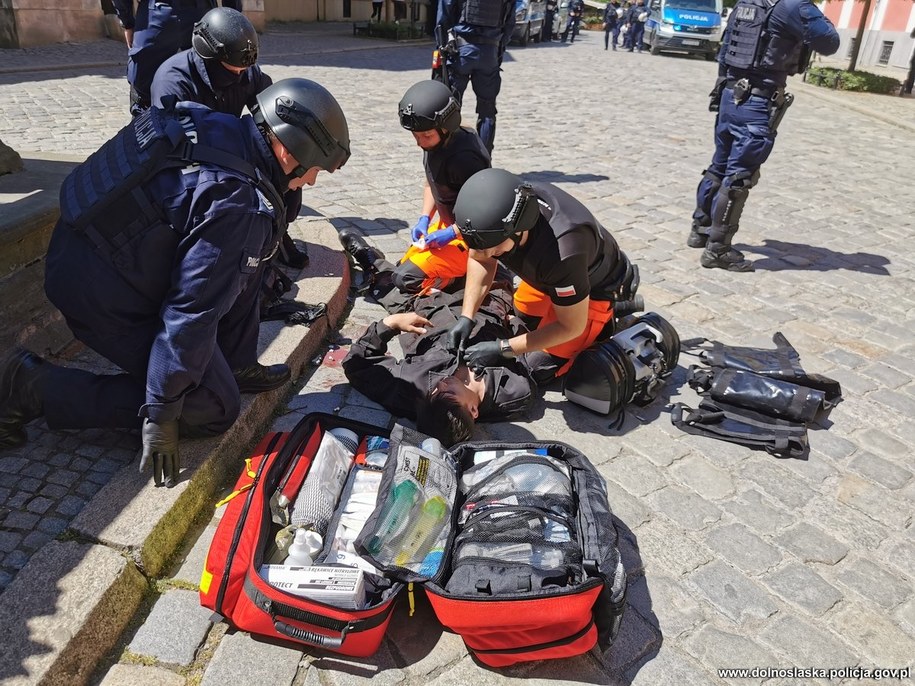 Samodzielnego Pododdziału Kontrterrorystycznego Policji we Wrocławiu, którzy ćwiczyli wczoraj na terenie Ostrowa Tumskiego /Policja Dolnośląska /Policja