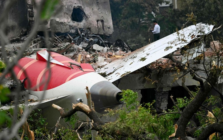 Samolot Air India, lecący do Wielkiej Brytanii, rozbił się w Ahmadabadzie /PUNIT PARANJPE/AFP /East News