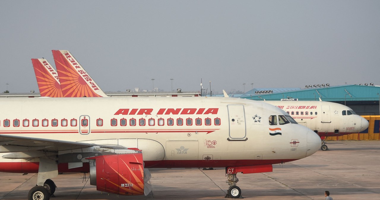Samolot Air India na lotnisku im. Indiry Gandhi International w New Delhi