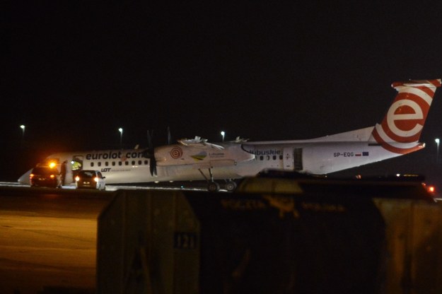 Samolot Bombardier Dash Q400 Polskich Linii Lotniczych LOT lecący z Krakowa do Warszawy wylądował awaryjnie na warszawskim Lotnisku Chopina /Jakub Kamiński   /PAP