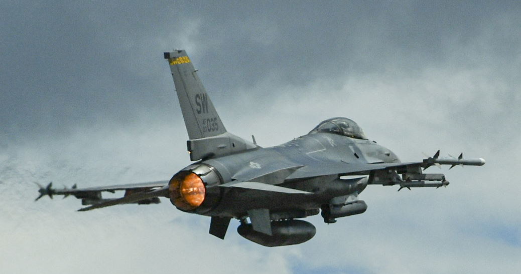 Samolot F-16 /AFP