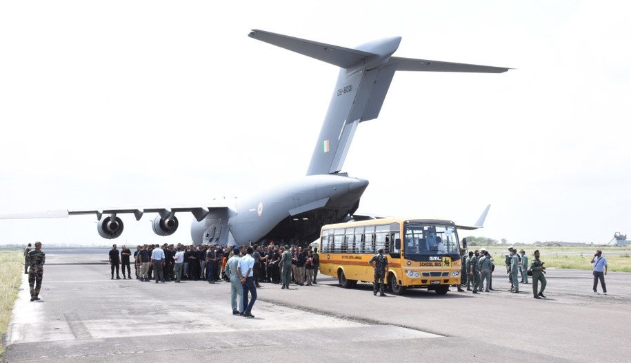 Samolot indyjskich sił powietrznych C-17 Globemaster po przetransportowaniu ludzi z Kabulu w Afganistanie /DISTRICT INFORMATION OFFICE JAMNAGAR HANDOUT /PAP/EPA