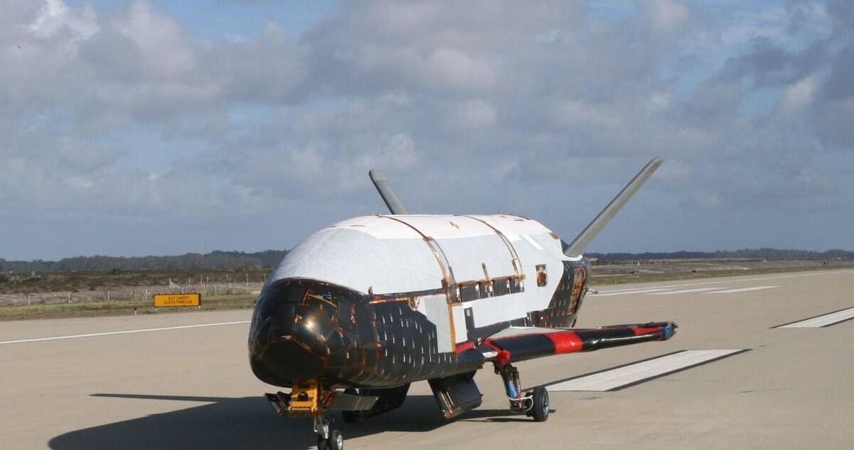 Samolot kosmiczny X-37B z wyglądu przypomina wahadłowiec NASA /materiały prasowe