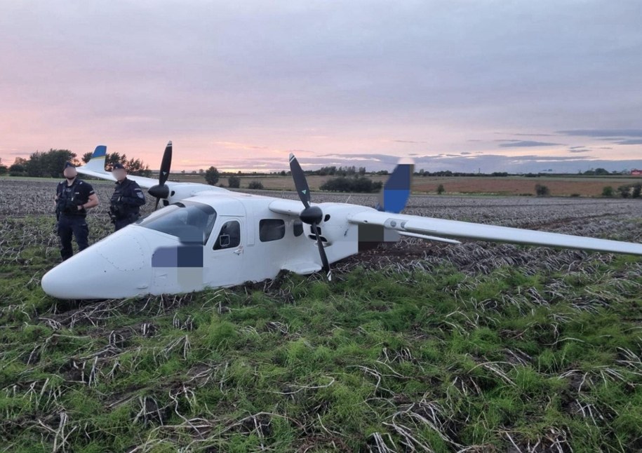 Samolot lądował awaryjnie bez podwozia w Gliwicach, fot. Policja Gliwice /