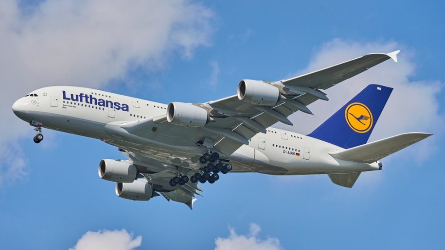 Samolot linii Lufthansa przez 10 minut leciał bez pilota (zdj. podglądowe) /Shutterstock