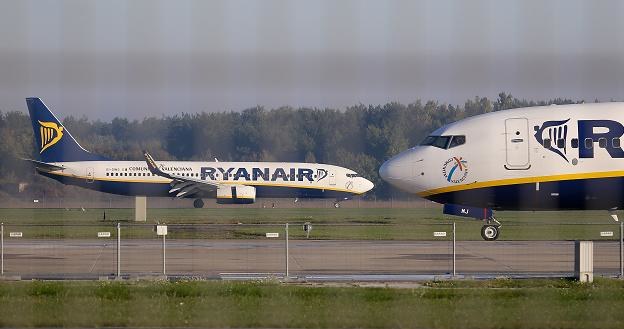 Samolot linii Ryanair ląduje na lotnisku w Modlinie k. Warszawy /PAP