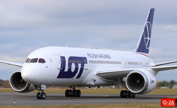 Samolot LOT-u z Warszawy nagle zawrócony
