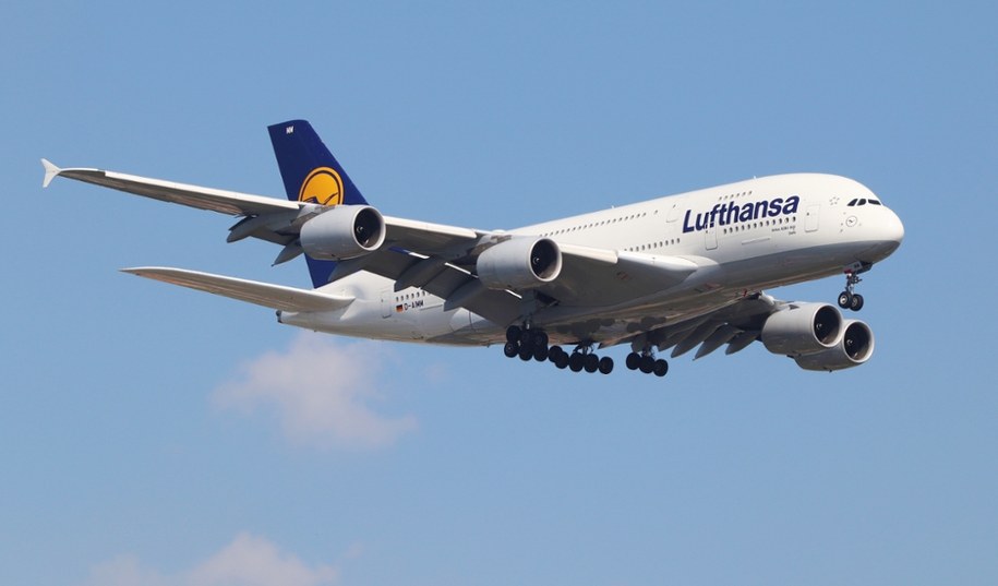 Ewakuacyjny lot przerwany. Kapitan nagle zawrócił samolot