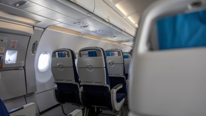 Samolot nie miał dwóch okien. Zawrócił z wysokości 10 km  