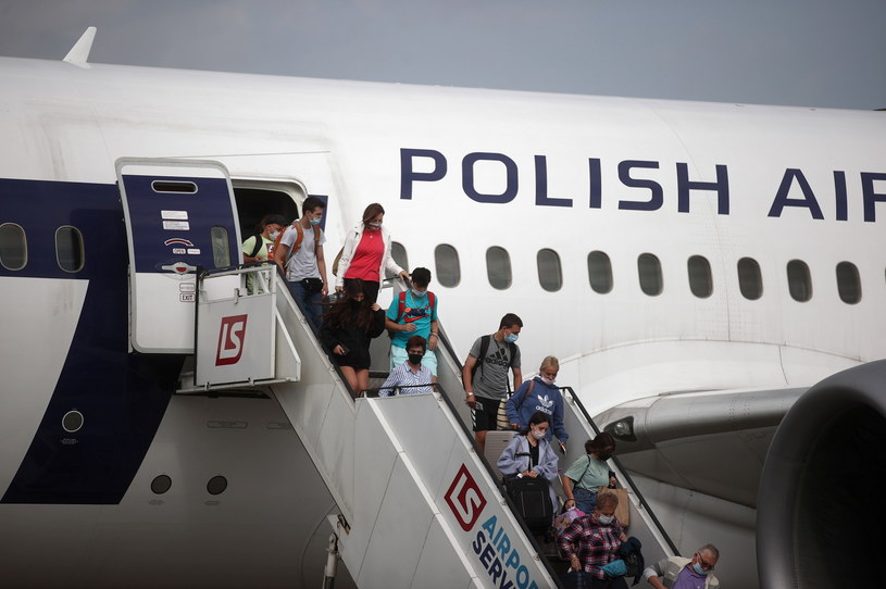 Samolot PLL LOT z Nowego Jorku po lądowaniu na lotnisku Kraków-Balice /Łukasz Gagulski /PAP
