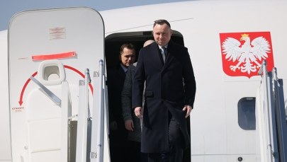 Samolot prezydenta kilka razy podchodził do lądowania. W końcu zawrócił