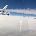 Samolot Putina otoczony przez aż pięć myśliwców Su-35