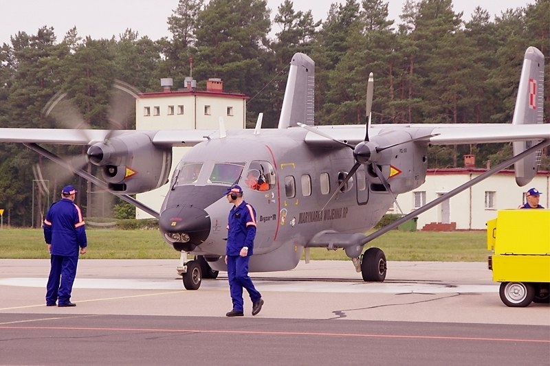 Samolot rozpoznawczy An-28 Bryza 1R kołuje przed misją /kmdr ppor. Czesław Cichy  /Polska Zbrojna