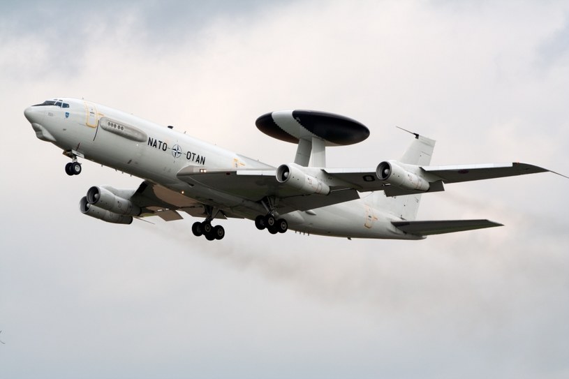 Samolot rozpoznawczy E-3B AWAC mógł wykryć tor lotu rakiety /123RF/PICSEL