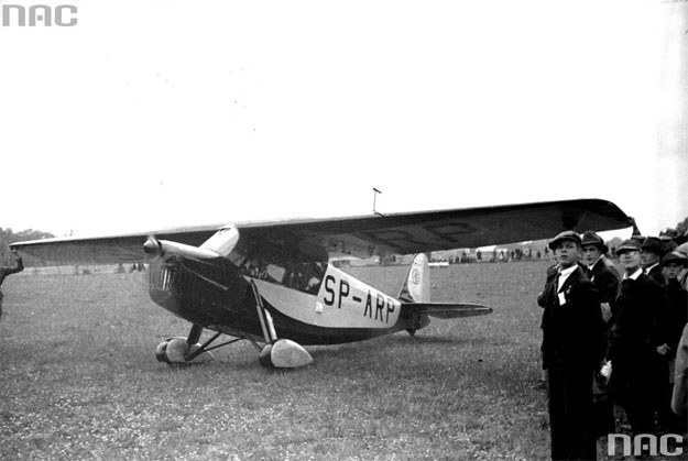 Samolot RWD-5 podczas pokazów w Krakowie (1933) /Z archiwum Narodowego Archiwum Cyfrowego