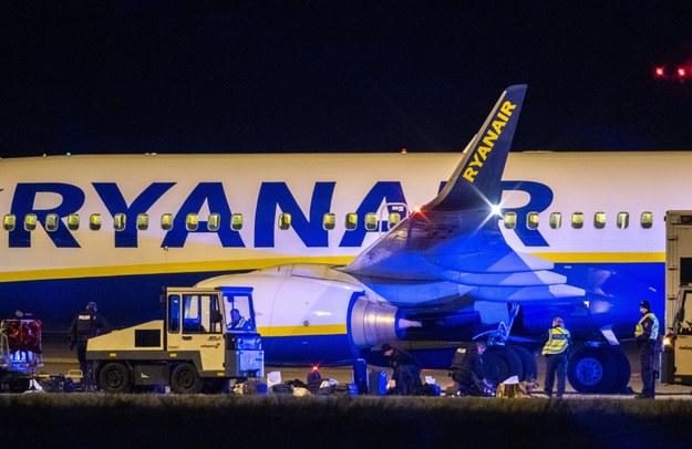 Samolot Ryanair, który awaryjnie lądował w Berlinie /CHRISTOPHE GATEAU / DPA  /PAP/DPA