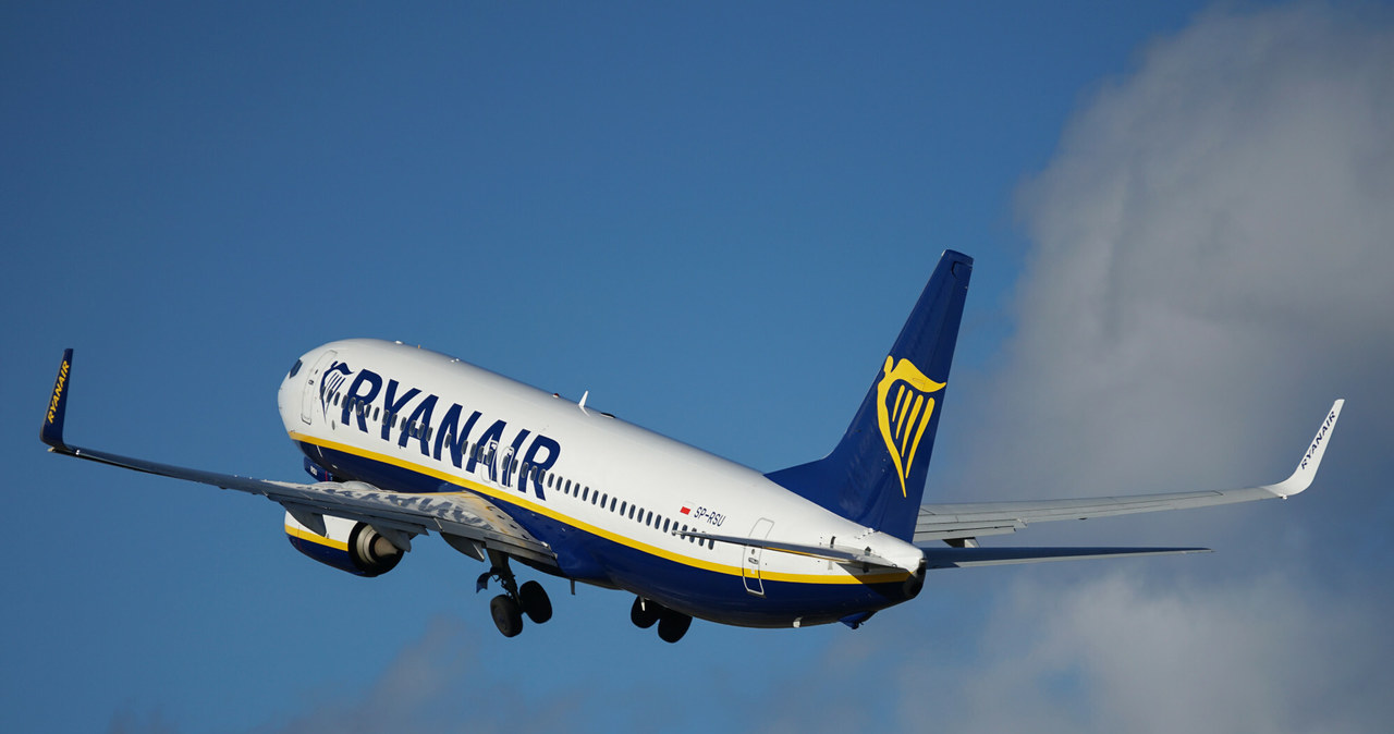Samolot Ryanair /Jakub Strzelczyk/East News /East News