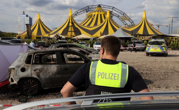 Samolot spadł 50 m od namiotu cyrkowego. Zginęły dwie osoby