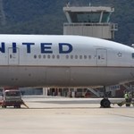 Samolot United Airlines musiał lądować z powodu "przepełnionych toalet"