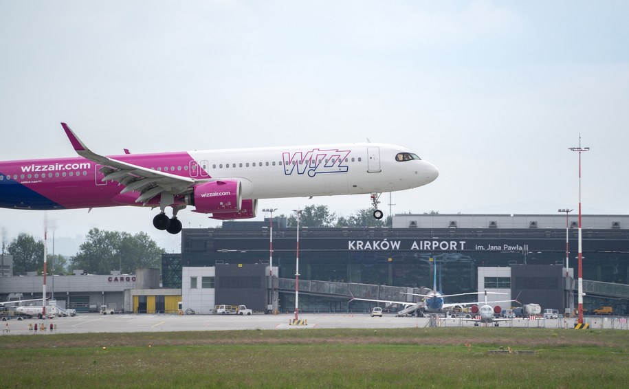 Samolot Wizz Air w Kraków Airport /Shutterstock
