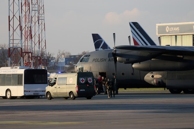 Samolot wojskowy z polskimi obywatelami ze Strefy Gazy, który powrócił 13 listopada /	Leszek Szymański   /PAP