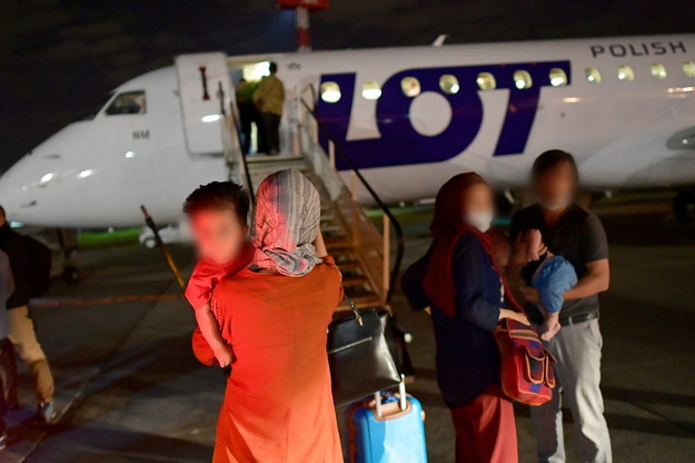 Samolot z kolejną grupą osób ewakuowanych z Kabulu wylądował w Warszawie / 	Marcin Obara  /PAP
