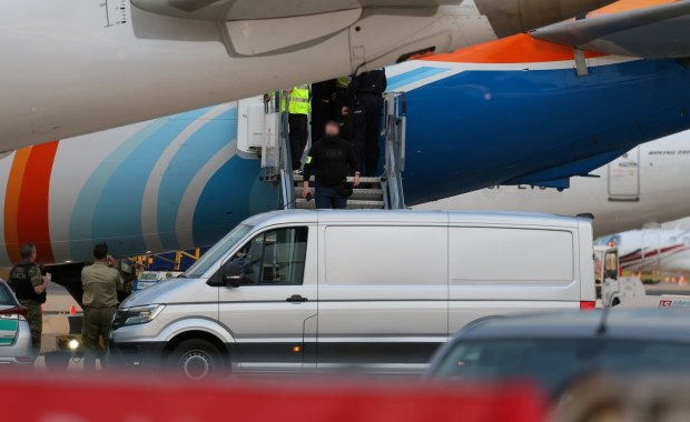 Samolot z Sebastianem M. wylądował w Warszawie