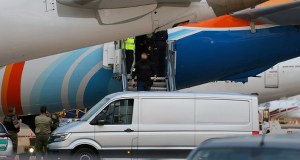 Samolot z Sebastianem M. wylądował w Warszawie