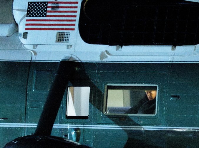 Samolot z Trumpem nagle zawrócony do bazy