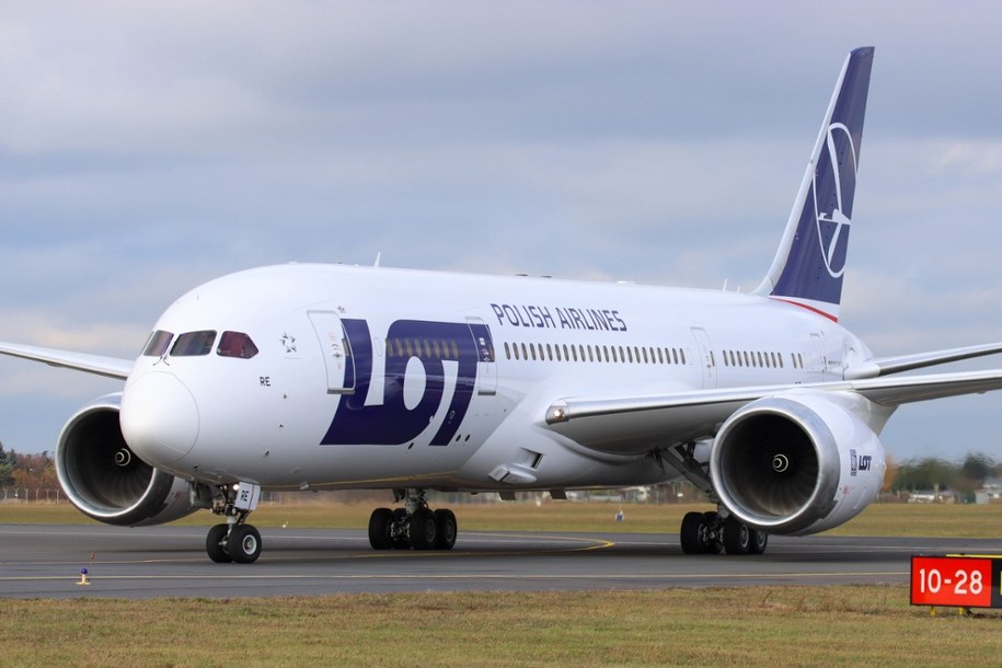 Samolot LOT-u z Warszawy nagle zawrócony