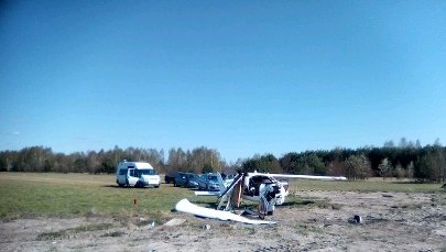 Samolot zahaczył o linie energetyczne. Spadł na pas startowy