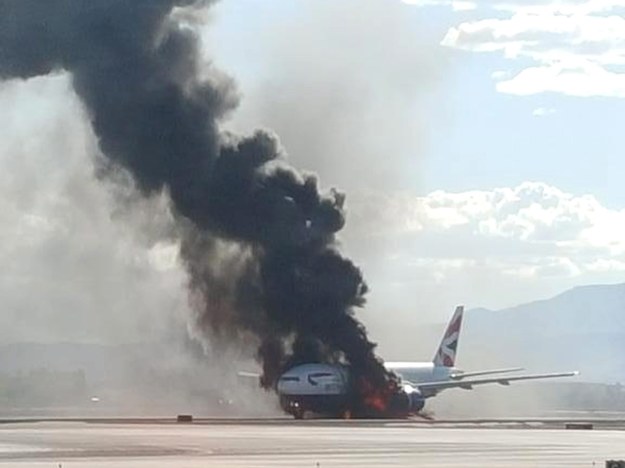 Samolot zapalił się przed startem z Las Vegas /BRADLEY HAMPTON via TWITTER /PAP/EPA