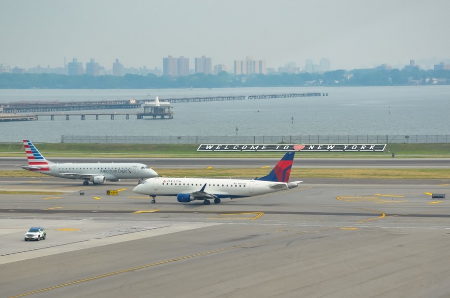 Wypadek na nowojorskim lotnisku. Podczas kołowania zderzyły się dwa samoloty