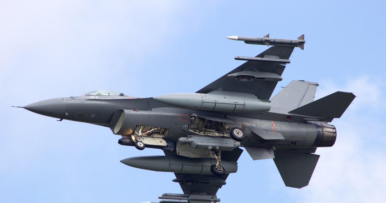 Samoloty F-16 stanowią trzon obrony polskiego nieba /123RF/PICSEL