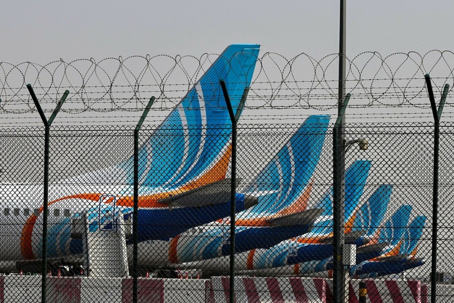 Samoloty FlyDubai stojące na płycie lotniska w Dubaju /FADEL SENNA/AFP/East News /East News