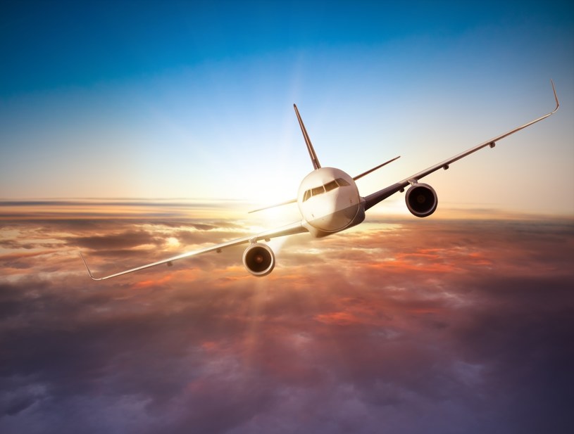Samoloty pasażerskie rozpędzają się do rekordowych prędkości. /123RF/PICSEL