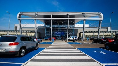 Samoloty uziemione w Poznaniu. Problemy mają też pasażerowie na Rodos