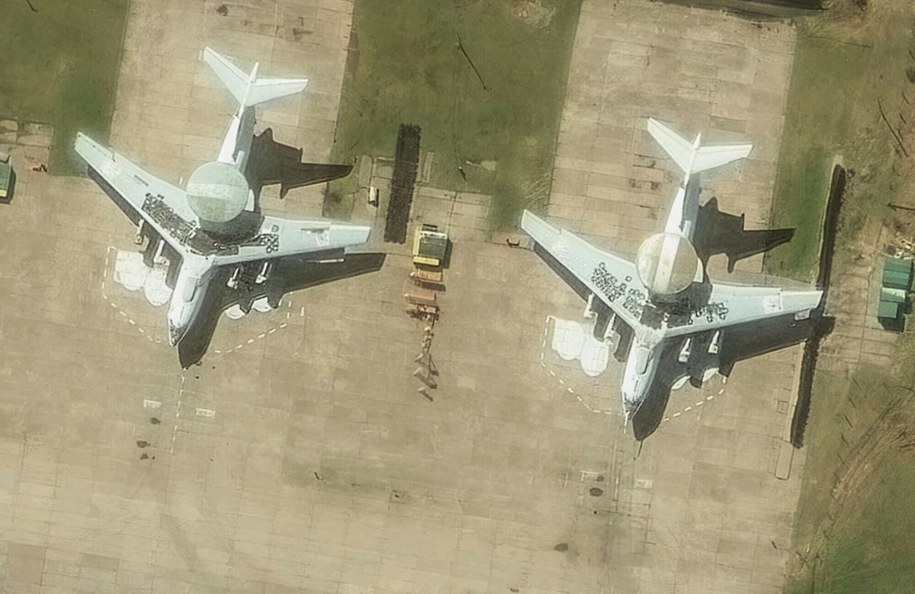 Samoloty wczesnego ostrzegania A-50 na terenie bazy wojskowej Iwanowo w obwodzie iwanowskim (zdjęcia z 3 maja 2025 r.) /AFP PHOTO / Satellite image ©2025 Maxar Technologies /East News