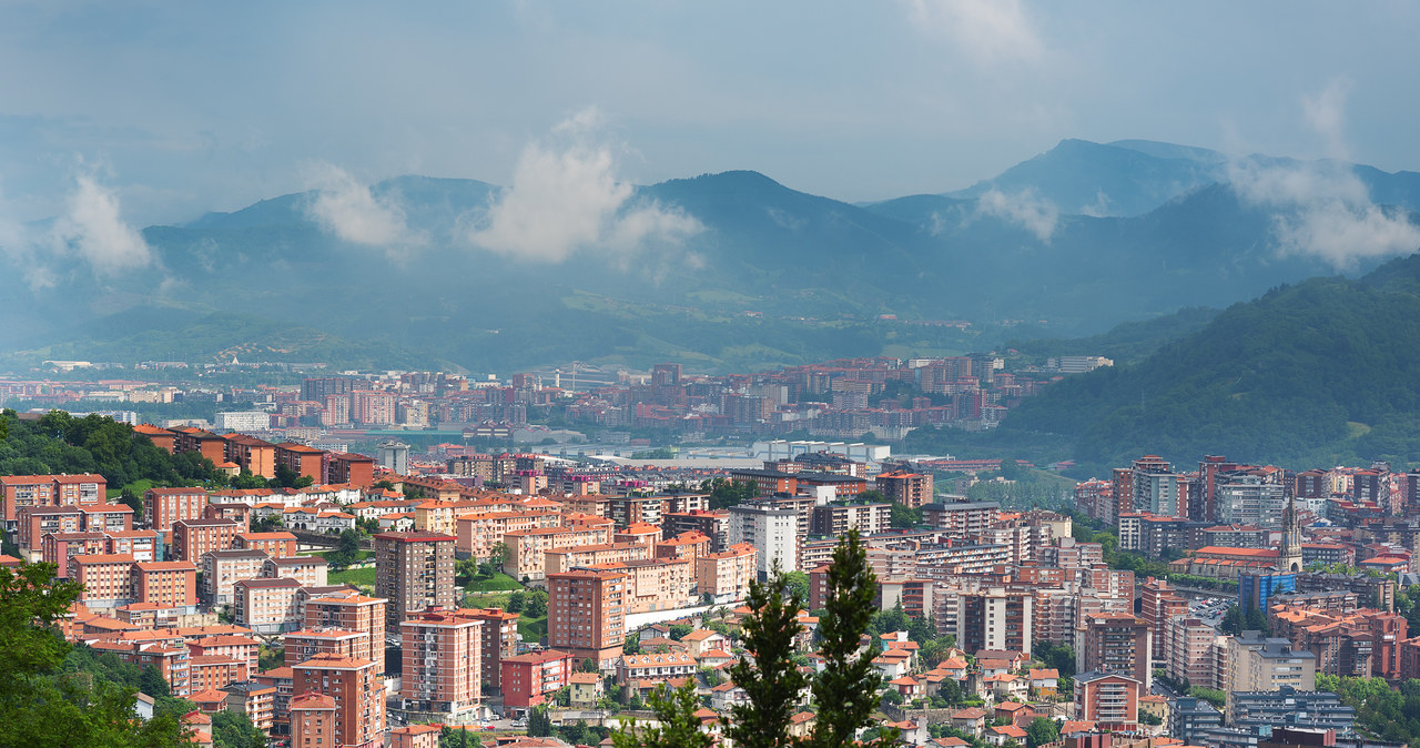 Samorządy mogą ograniczać wynajem mieszkań turystom. Nz. panorama Bilbao (Kraj Basków) /123RF/PICSEL