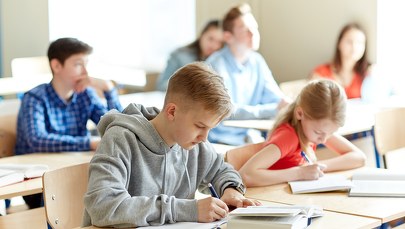 ​Samorządy w końcu otrzymały pełną dotację. Po 3 miesiącach uczniowie dostaną podręczniki