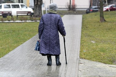 Samotność i poczucie nieszczęścia przyspieszają starzenie 