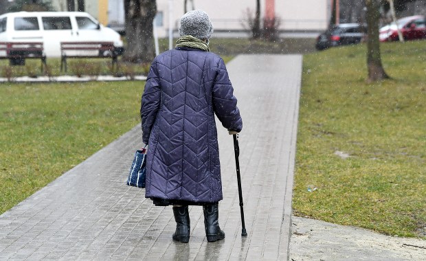Samotność i poczucie nieszczęścia przyspieszają starzenie 