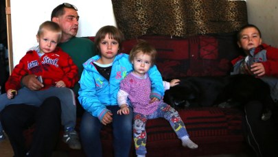 Samotny ojciec nie straci dzieci z powodu biedy. Rodzina dostanie kuratora