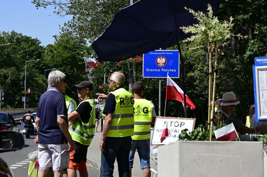 Samozwańcze grupy ochrony granic /Rex Features /East News