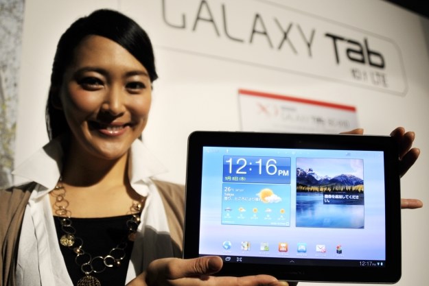 Samsung będzie aktualizował swoje smartfony i tablety /AFP