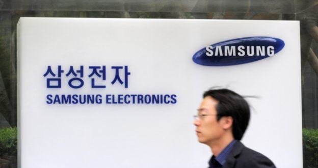 Samsung coraz odważniej wchodzi na rynek urządzeń mobilnych /AFP