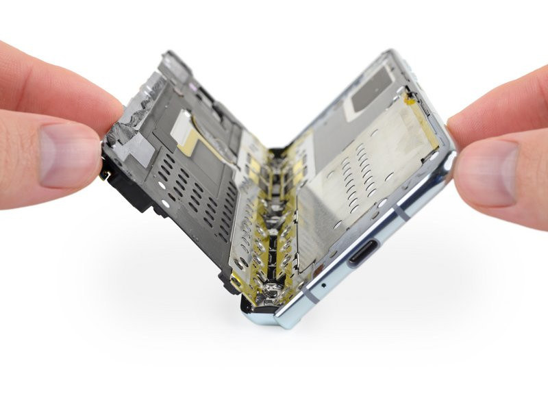 Samsung Galaxy Fold w iFixit / fot. iFixit /materiał zewnętrzny
