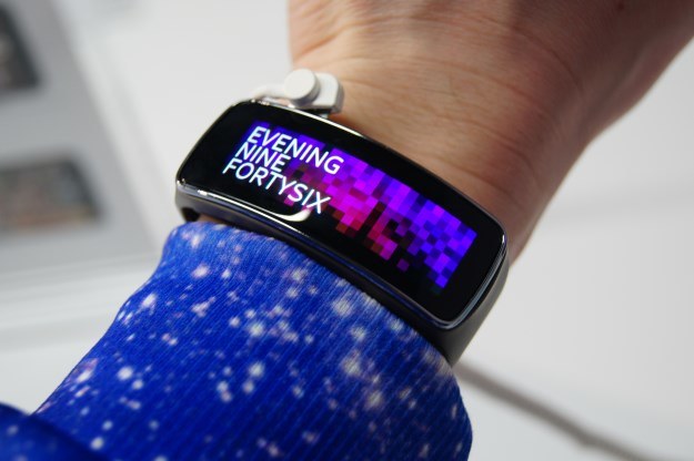 Samsung Galaxy Gear Fit - opaska dla aktywnych /INTERIA.PL