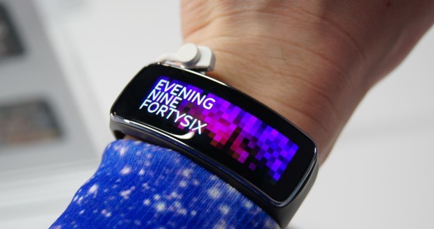 Samsung Galaxy Gear Fit - opaska dla aktywnych /INTERIA.PL
