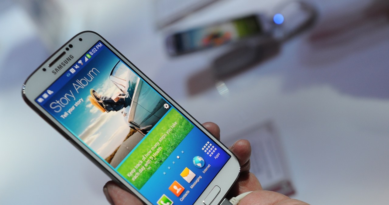 Samsung Galaxy S 4 to najlepiej sprzedający się smartfon na świecie /AFP